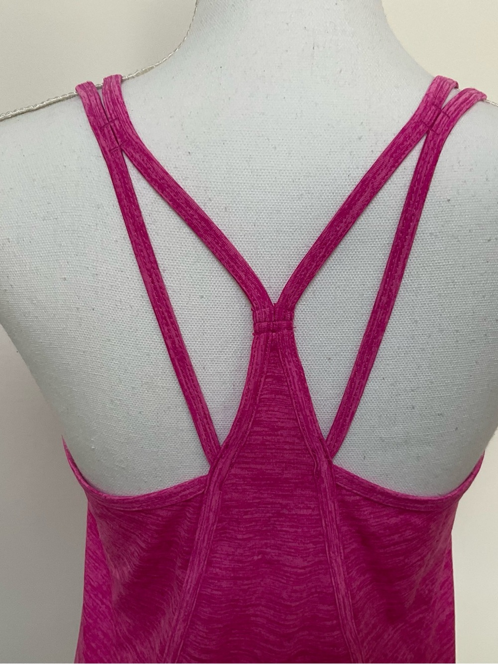 Layer 8 Double-Strap Heathered Fuchsia Tank - Picture 4 of 9